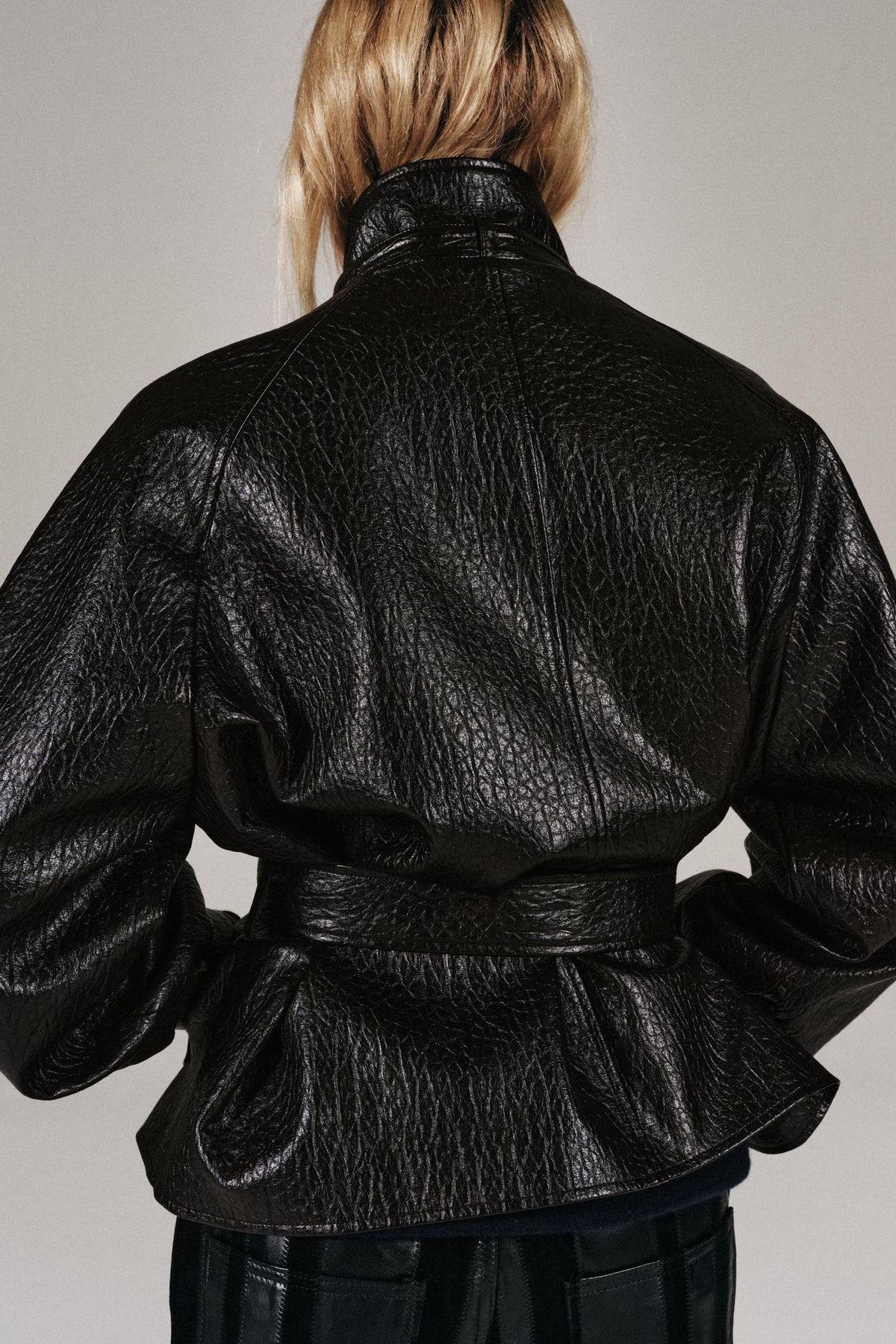Blouson en matière synthétique avec ceinture